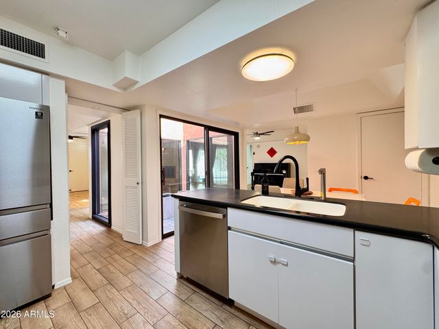 237 W DENTON Lane, Phoenix, AZ 85013