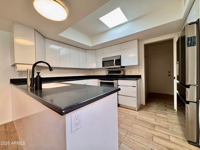 237 W DENTON Lane, Phoenix, AZ 85013