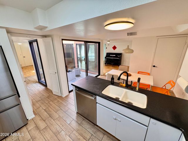 237 W DENTON Lane, Phoenix, AZ 85013