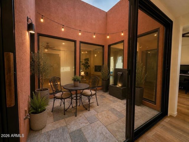 237 W DENTON Lane, Phoenix, AZ 85013