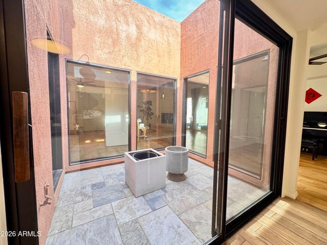 237 W DENTON Lane, Phoenix, AZ 85013