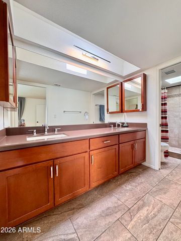 237 W DENTON Lane, Phoenix, AZ 85013
