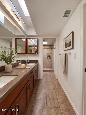 237 W DENTON Lane, Phoenix, AZ 85013