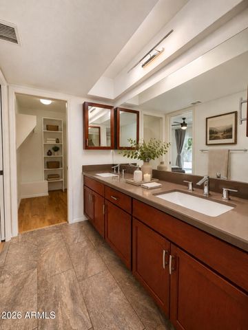237 W DENTON Lane, Phoenix, AZ 85013