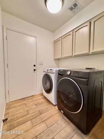 237 W DENTON Lane, Phoenix, AZ 85013