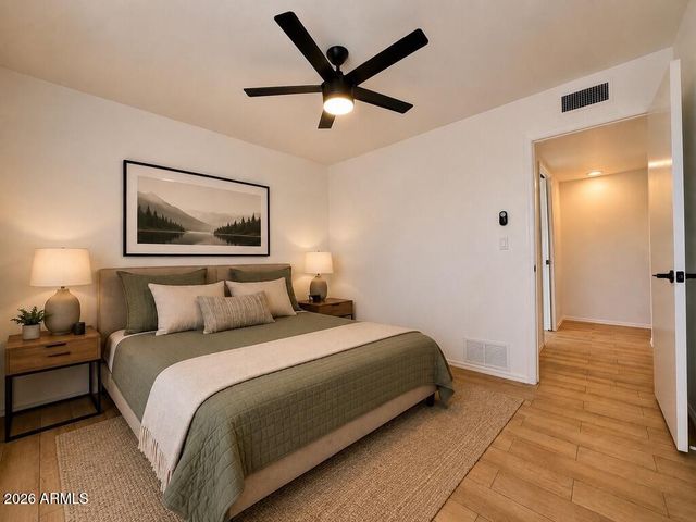 237 W DENTON Lane, Phoenix, AZ 85013