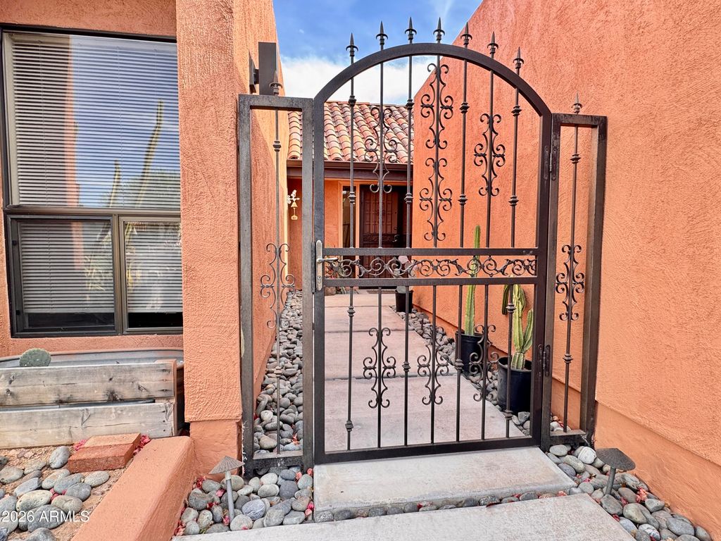 237 W DENTON Lane, Phoenix, AZ 85013 — photo 3