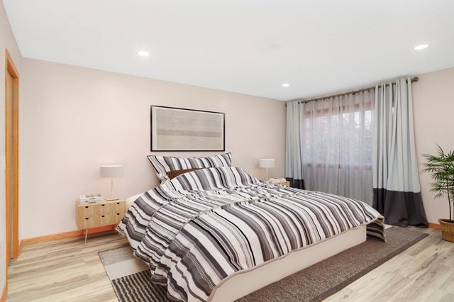 10935 Oregon Avenue S, Bloomington, MN 55438