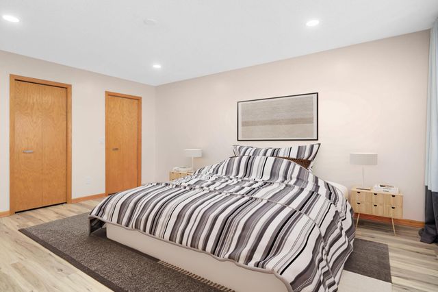 10935 Oregon Avenue S, Bloomington, MN 55438