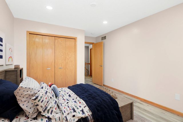 10935 Oregon Avenue S, Bloomington, MN 55438