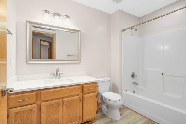 10935 Oregon Avenue S, Bloomington, MN 55438