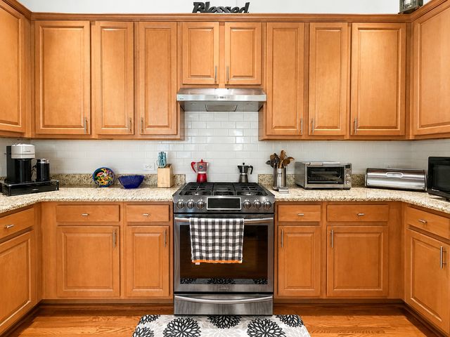 394 Broadmoor Lane, Bartlett, IL 60103