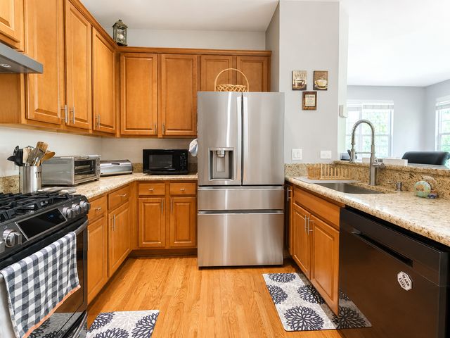 394 Broadmoor Lane, Bartlett, IL 60103