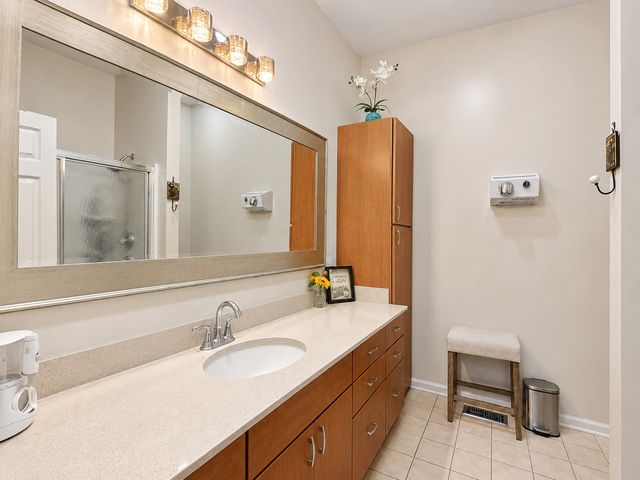 394 Broadmoor Lane, Bartlett, IL 60103