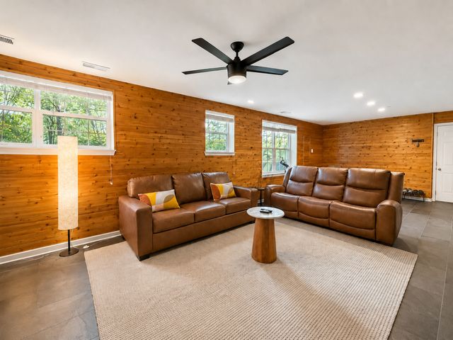 394 Broadmoor Lane, Bartlett, IL 60103
