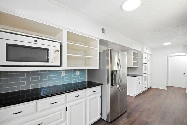 2011 Avenue T, Huntsville, TX 77340