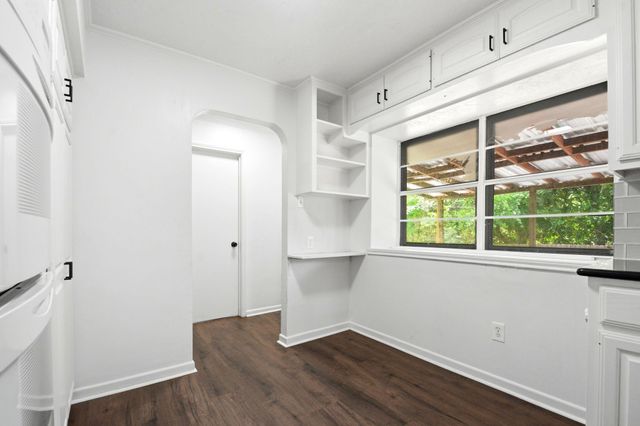 2011 Avenue T, Huntsville, TX 77340