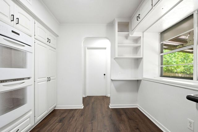 2011 Avenue T, Huntsville, TX 77340