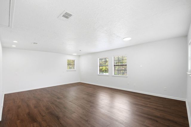 2011 Avenue T, Huntsville, TX 77340