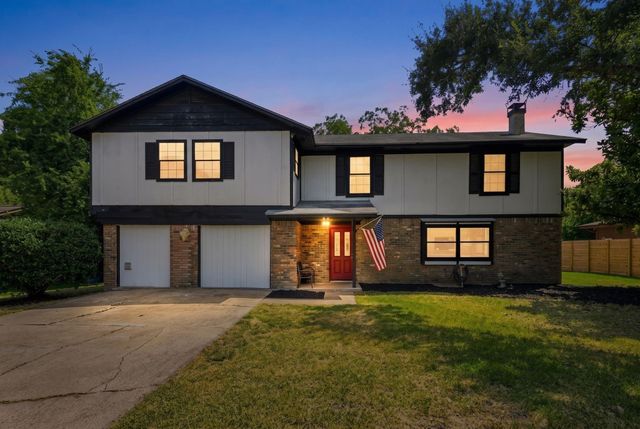 2011 Avenue T, Huntsville, TX 77340