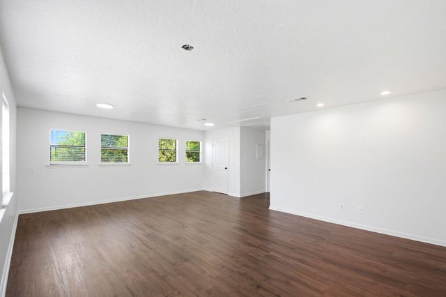 2011 Avenue T, Huntsville, TX 77340