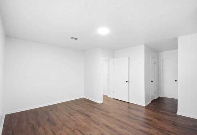 2011 Avenue T, Huntsville, TX 77340