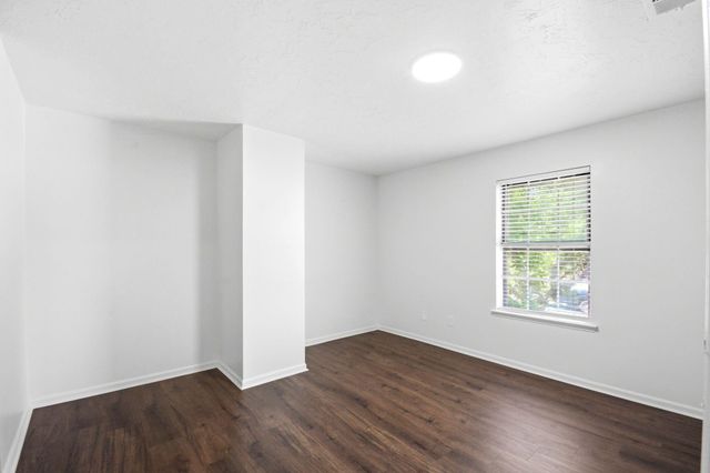 2011 Avenue T, Huntsville, TX 77340