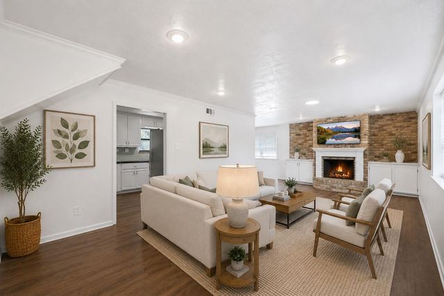 2011 Avenue T, Huntsville, TX 77340