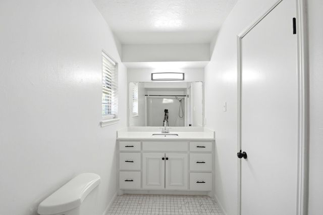 2011 Avenue T, Huntsville, TX 77340