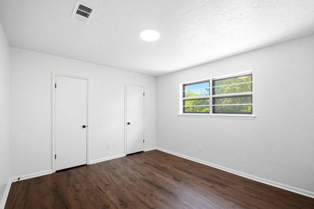 2011 Avenue T, Huntsville, TX 77340
