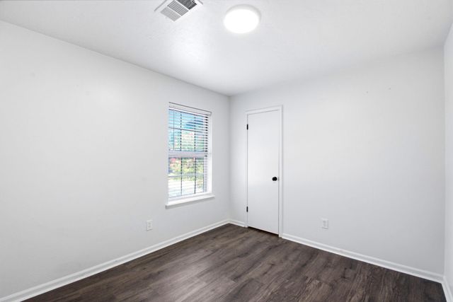 2011 Avenue T, Huntsville, TX 77340