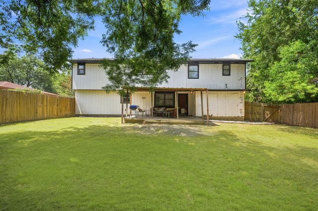 2011 Avenue T, Huntsville, TX 77340