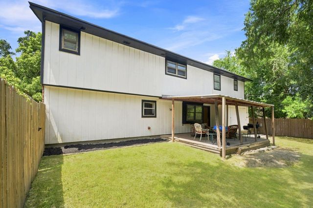2011 Avenue T, Huntsville, TX 77340