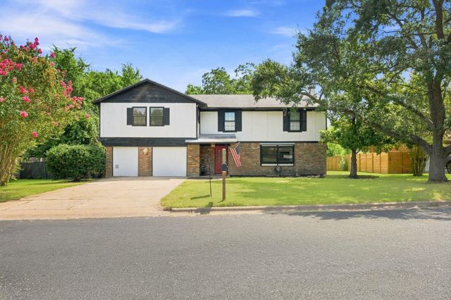2011 Avenue T, Huntsville, TX 77340