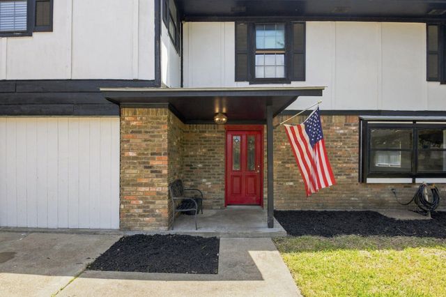 2011 Avenue T, Huntsville, TX 77340