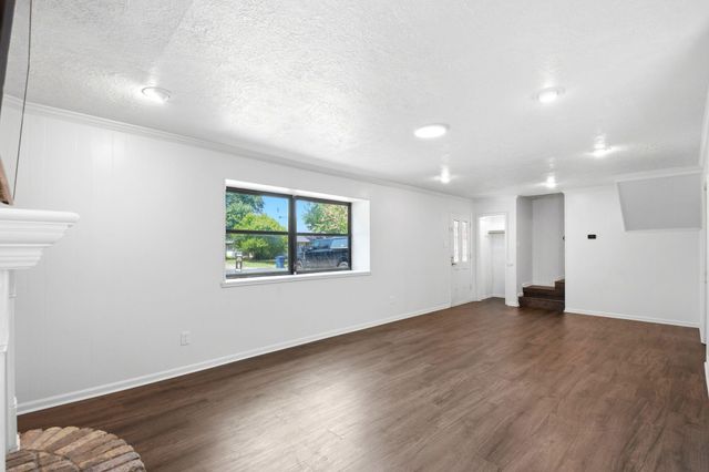 2011 Avenue T, Huntsville, TX 77340
