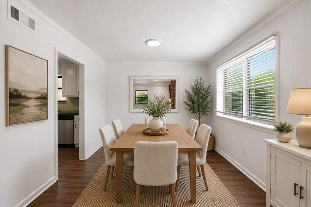 2011 Avenue T, Huntsville, TX 77340