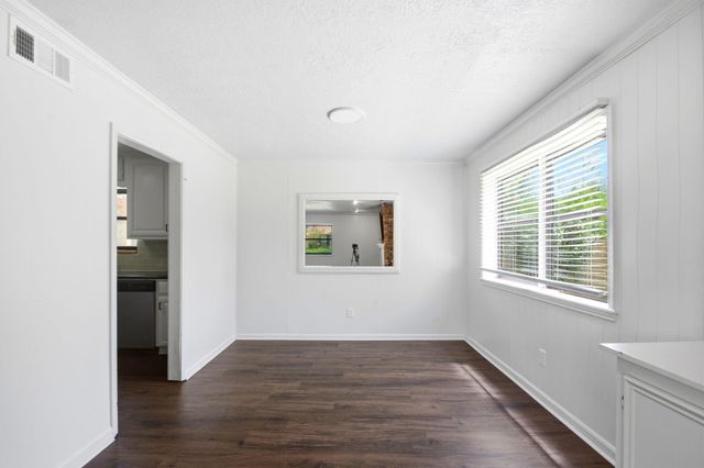 2011 Avenue T, Huntsville, TX 77340