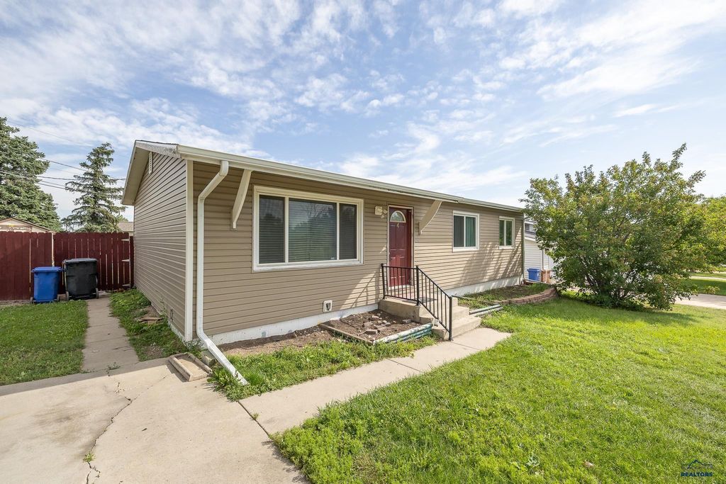 4 IDLEWOOD DR, Rapid City, SD 57701
