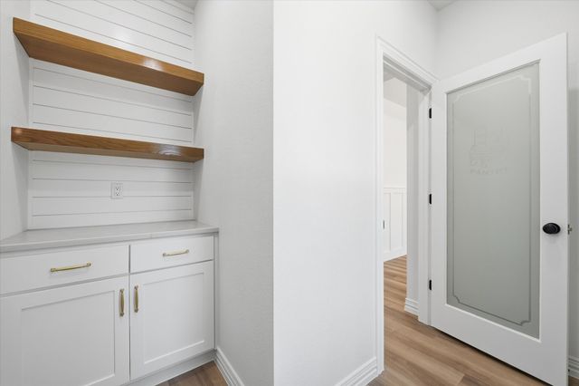 377 Oak Cove Court, Sunset, TX 76270