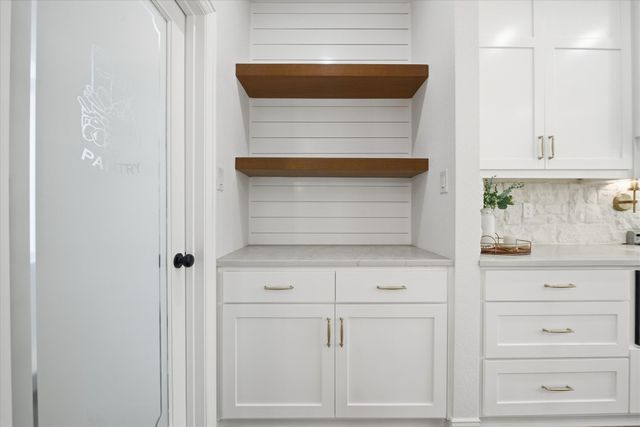 377 Oak Cove Court, Sunset, TX 76270