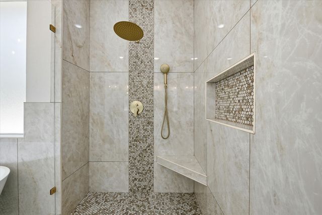 377 Oak Cove Court, Sunset, TX 76270