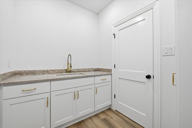 377 Oak Cove Court, Sunset, TX 76270