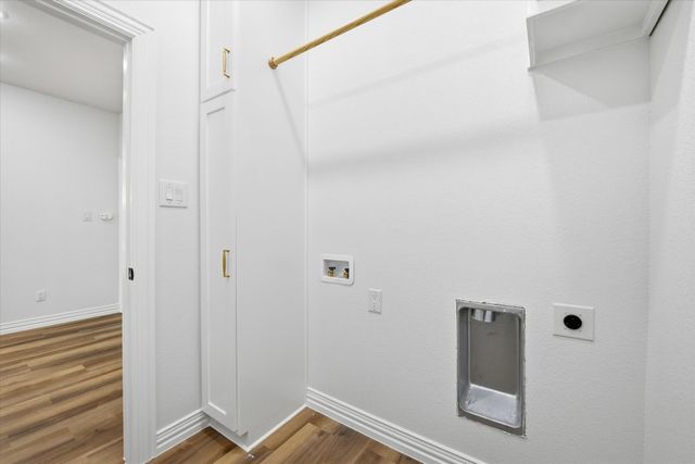 377 Oak Cove Court, Sunset, TX 76270