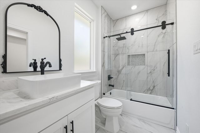 377 Oak Cove Court, Sunset, TX 76270