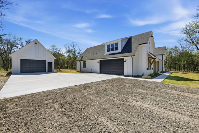 377 Oak Cove Court, Sunset, TX 76270