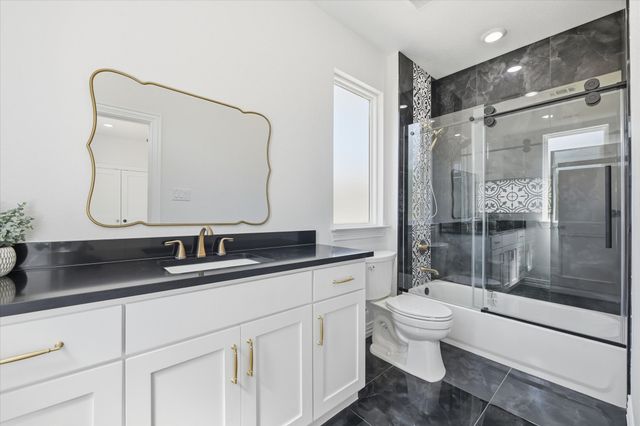 377 Oak Cove Court, Sunset, TX 76270