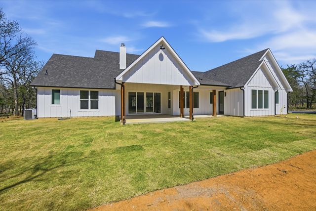 377 Oak Cove Court, Sunset, TX 76270