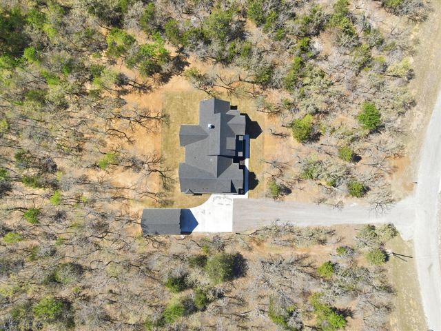 377 Oak Cove Court, Sunset, TX 76270