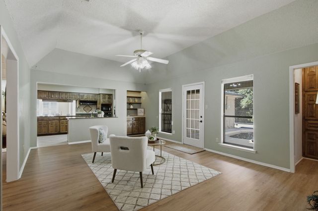 2940 S Creekwood Drive, Grapevine, TX 76051